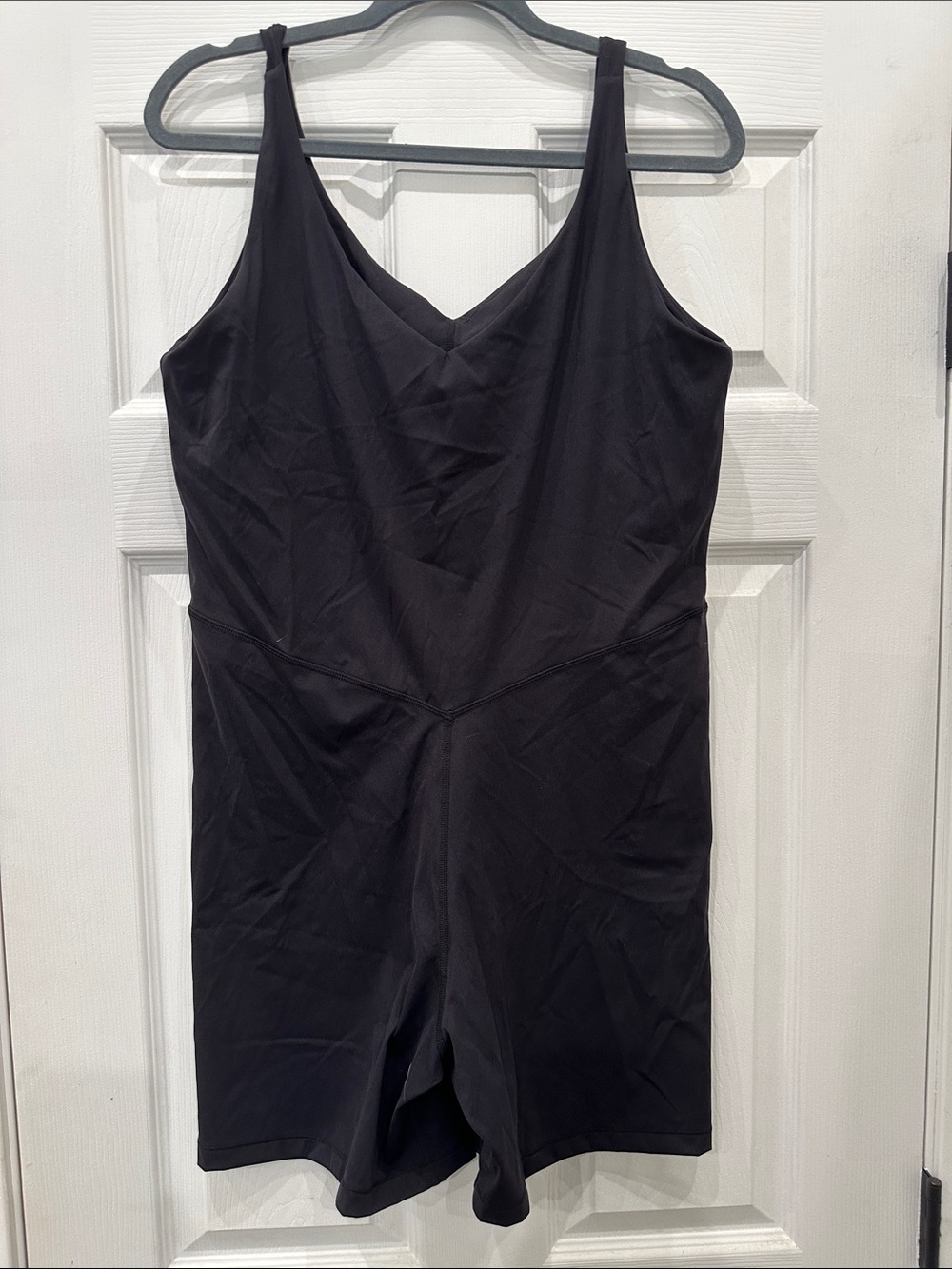 Black Sleeveless V-Neck Romper with Tailored Waist (21)